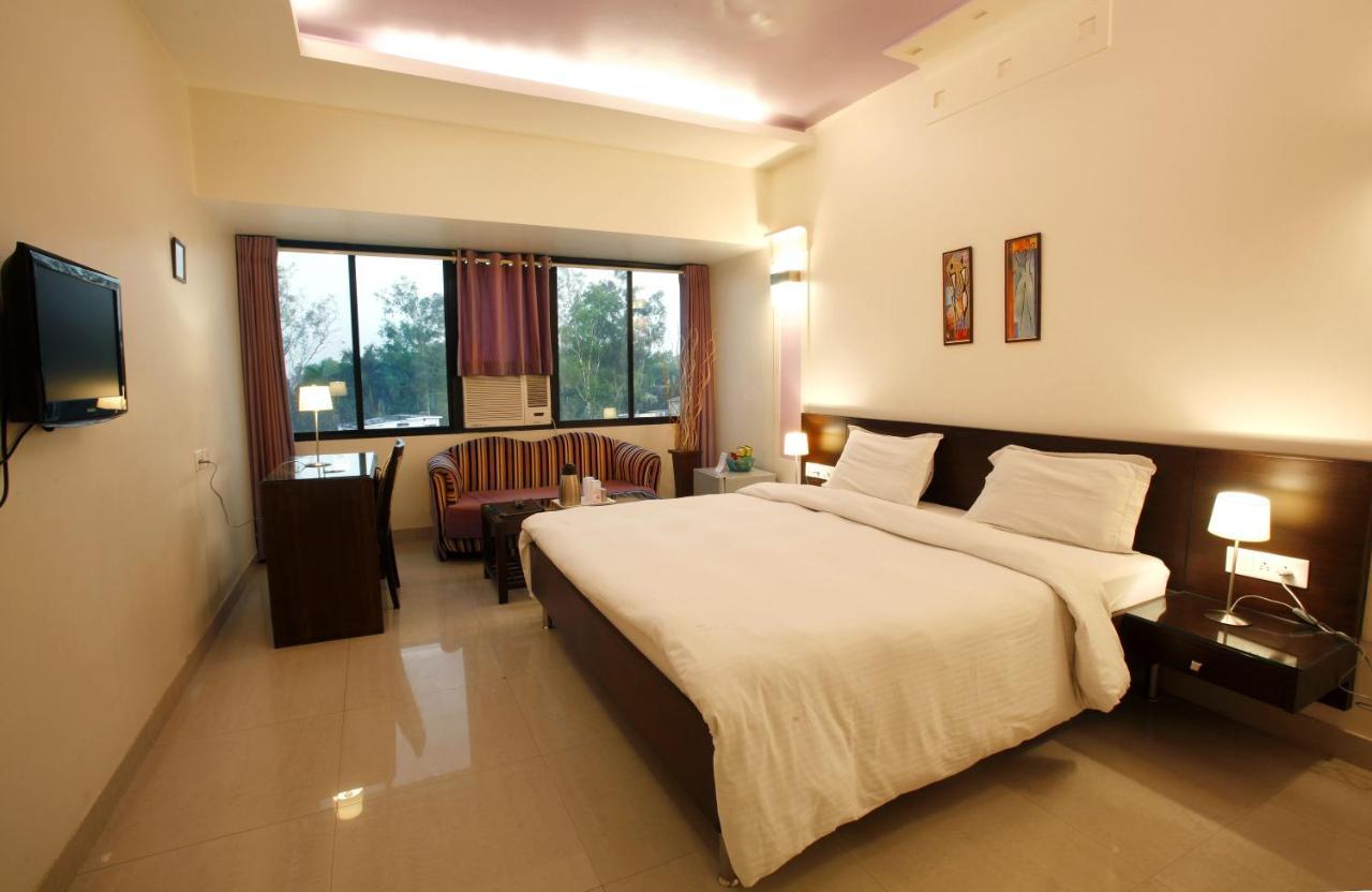 Shivoy Hotel ゴーラクプル エクステリア 写真