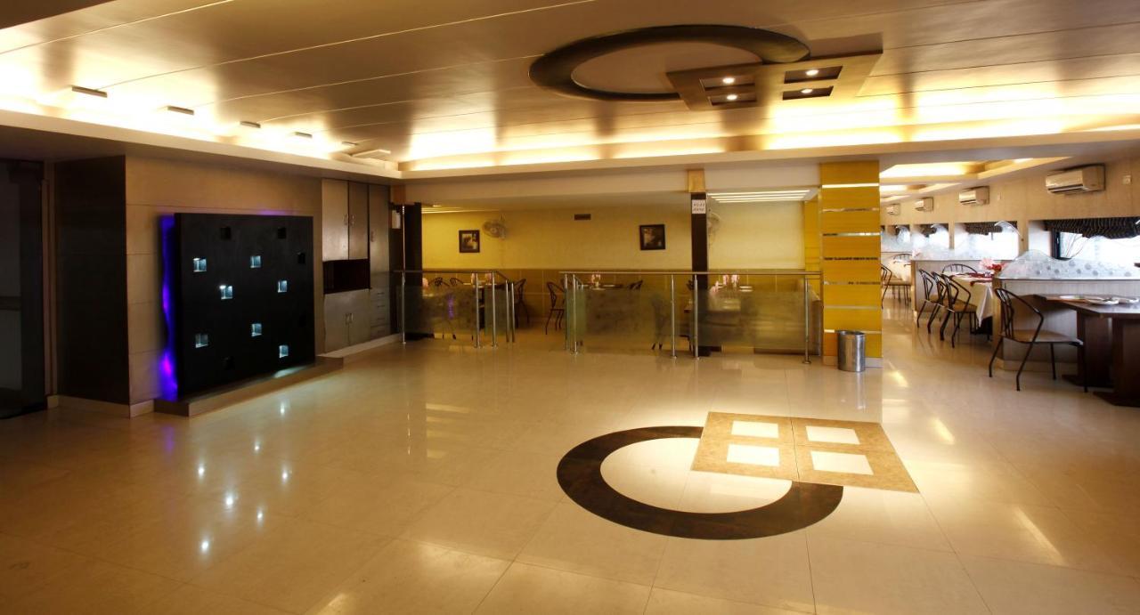 Shivoy Hotel ゴーラクプル エクステリア 写真