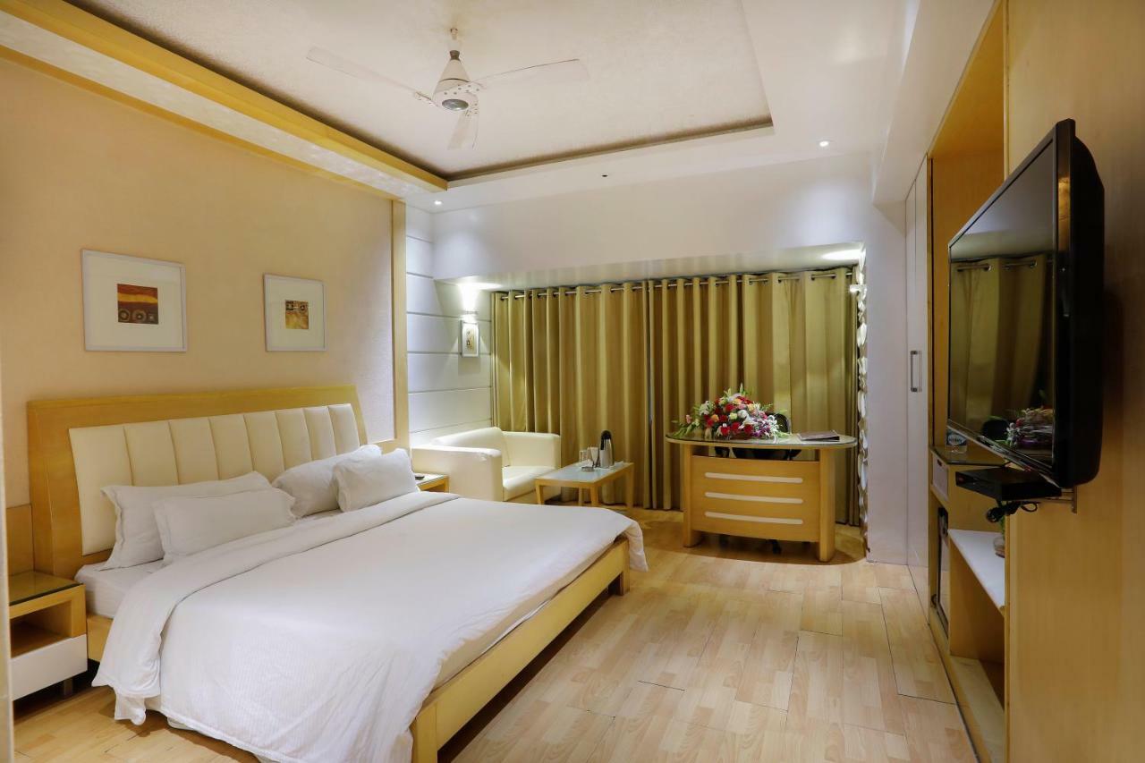 Shivoy Hotel ゴーラクプル エクステリア 写真