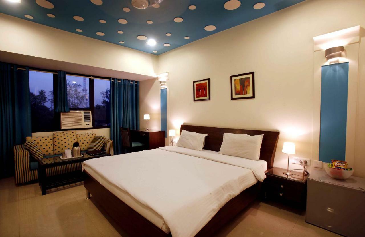 Shivoy Hotel ゴーラクプル エクステリア 写真